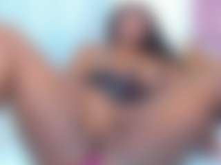 Live cam show with Jannaday - Curvy MILF on StripNow