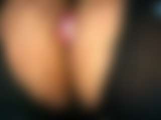 Live cam show with Oxlemon - Bedroom MILF on sexytreat.net