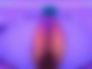 Live cam show with Oxlemon - Shaved Pussy Curvy on Gym Cam Girls