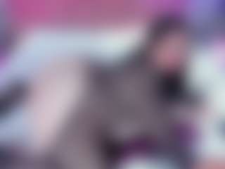 Live cam show with Amanda Cruz - Fingers on SmokeAndPoke
