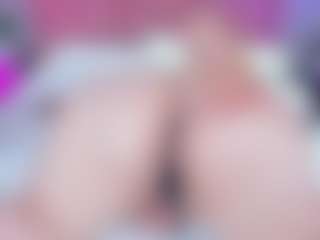 Live cam show with Amanda Cruz - Public Big Tits on Stripli.com
