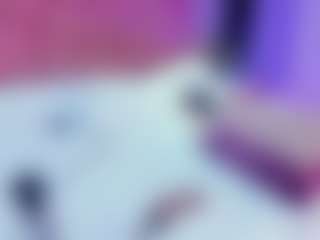 Live cam show with Amanda Cruz - Public Curvy on pussylord.com