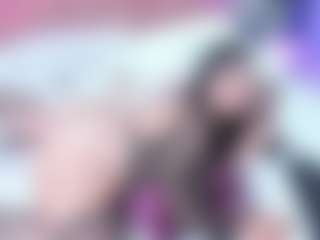 Live cam show with Amanda Cruz - Petite on Milfs Live