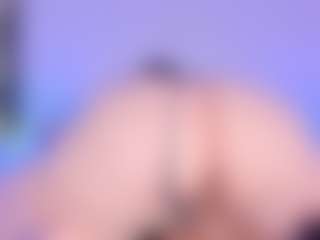 Live cam show with Vickyy Moore - Curvy Young Adult on Soda Cam
