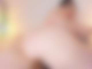 Live cam show with Vickyy Moore - Shaved Pussy on Camsoda
