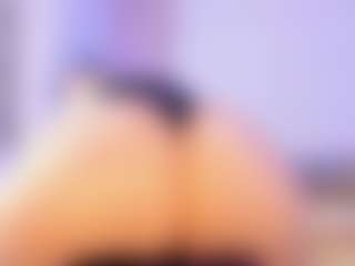 Live cam show with Vickyy Moore - Full Nudity on Soda Cam