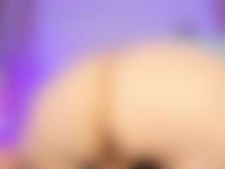 Live cam show with Vickyy Moore - Facial on Camming Site