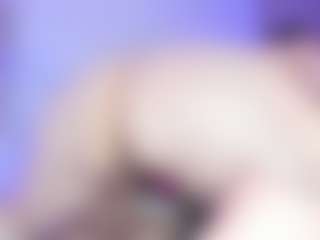 Live cam show with Vickyy Moore - Shaved on Camsoda