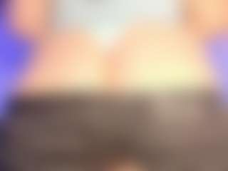 Live cam show with Vickyy Moore - Shaved on Camsoda