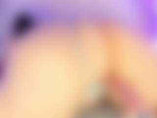 Live cam show with Vickyy Moore - Facial on Camsoda