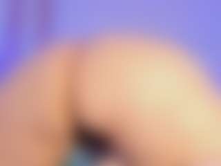 Live cam show with Vickyy Moore - Cute on Dare Cams