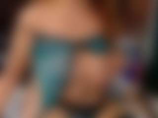 Live cam show with Ruby-Watson - Gamer Mature on alttransgirls