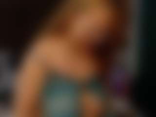 Live cam show with Ruby-Watson - Little on Milfs Live