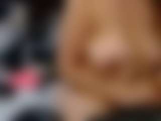 Live cam show with Ruby-Watson - Blonde Hair Middle Aged on Hubzter Live