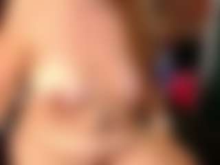 Live cam show with Ruby-Watson - Blonde Hair on Camiplay Live