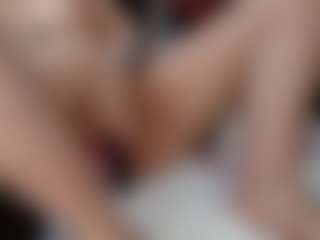 Live cam show with Ruby-Watson - Strip on Milfs Live