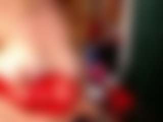 Live cam show with Ruby-Watson - Blonde Hair Middle Aged on Camsoda