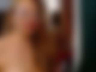 Live cam show with Ruby-Watson - Blonde Hair Middle Aged on Camsoda