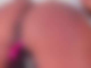 Spettacolo in cam dal vivo con Stormy Butty - Deepthroat su Camsoda
