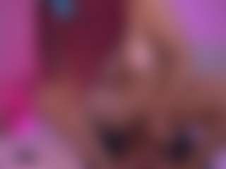 zoe-12 MILF webcam performer live streaming