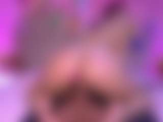 zoe-12 MILF webcam performer live streaming
