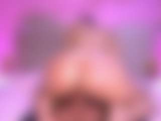 zoe-12 MILF webcam performer live streaming