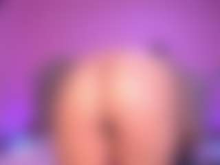 Live cam show with zoe-12 - Tease on Milfs Live