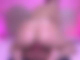 zoe-12's Live Sex Cam Show