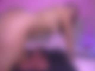 zoe-12's Live Sex Cam Show