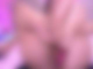 zoe-12 MILF webcam performer live streaming