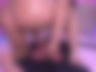 zoe-12's Live Sex Cam Show
