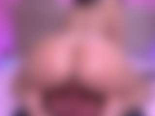 zoe-12's Live Sex Cam Show