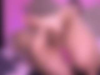 zoe-12's Live Sex Cam Show