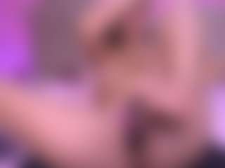zoe-12's Live Sex Cam Show