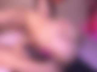Live cam show with zoe-12 - Red Hair Squirt on Camsoda