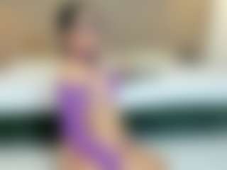 Live cam show with EmmaRousel - Bitch on Camsoda