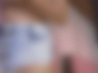 Live cam show with Linoshka - Toys on Latina Girls