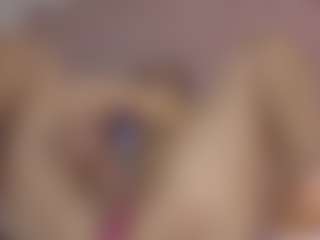 Live cam show with Linoshka - Petite on Camsoda