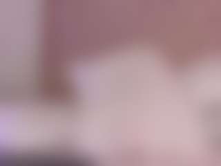 Live cam show with Linoshka - Average on Milfs Live