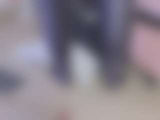 Live cam show with Linoshka - Average on makecum.org