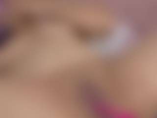 Live cam show with Linoshka - Small Tits on StripNow