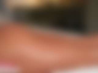 Live cam show with KatyeRave - Shaved Pussy on Camsoda