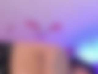 Live cam show with Inndra - Bedroom on Gym Cam Girls