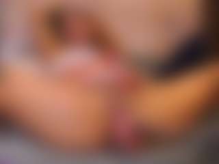 Live cam show with  - Brown Hair Petite on Camsoda