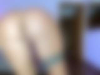 Live cam show with Natalie10G - Oil on Hubzter Live