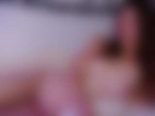 Live cam show with Sylvia Saige - Shaved Pussy Curvy on Camiplay Live