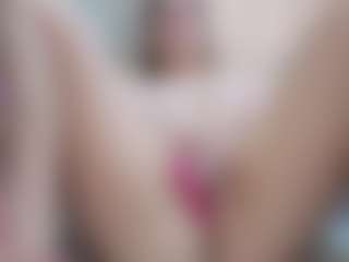 Live cam show with MaryHillx - Brown Hair on Camsoda