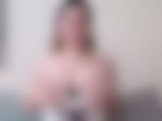 Live cam show with MaryHillx - Brown Hair on Dolls Live