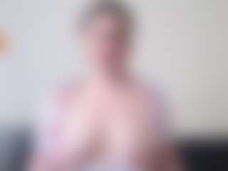 Live cam show with MaryHillx - Average on livesuperchat.net