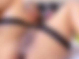 Live cam show with OLIVIA CARTER - Public MILF on live18s.com